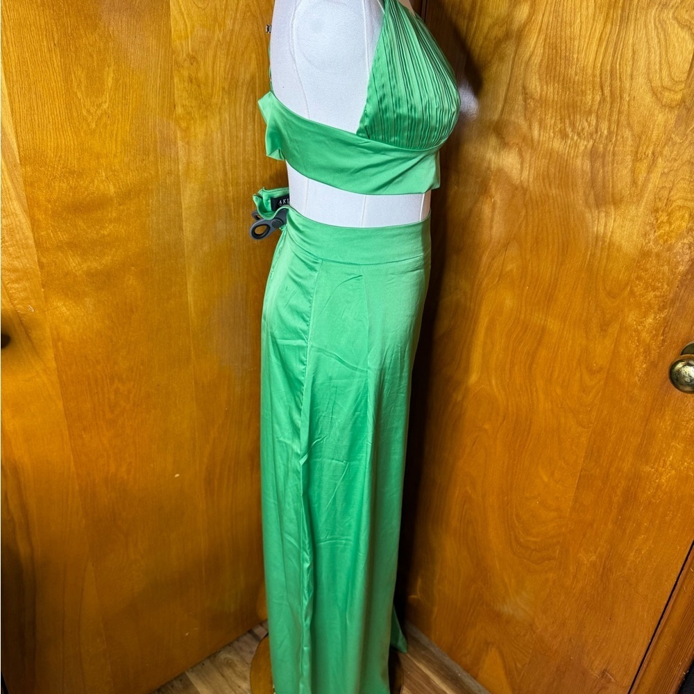 AKIRA Green Jumpsuit with Wide-Leg Silhouette - Picture 2 of 5